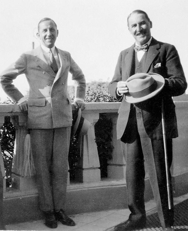 с Хари Бъртън